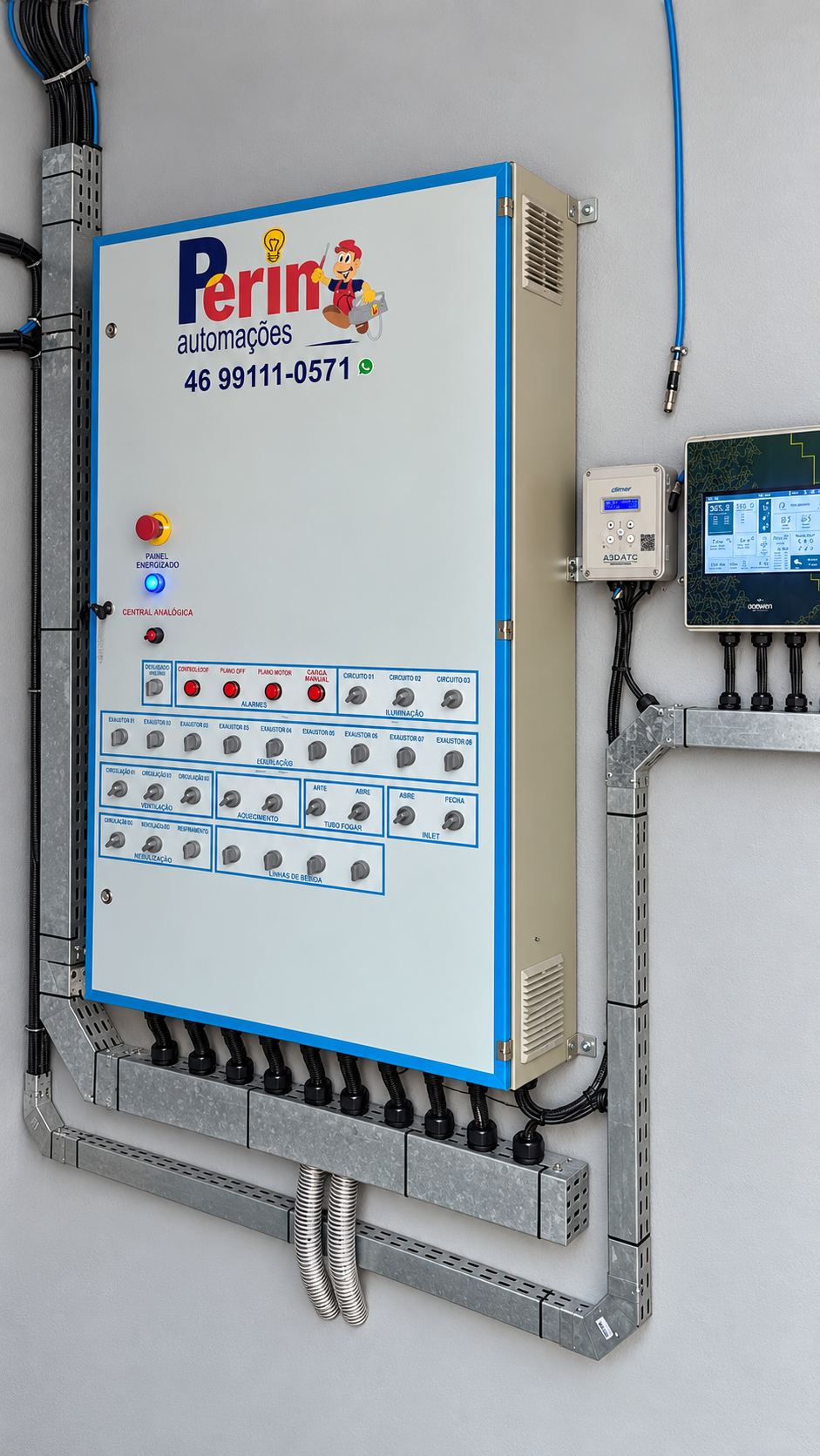 Quadro aberto completo: DRs no topo, contatores no meio e bornes embaixo
